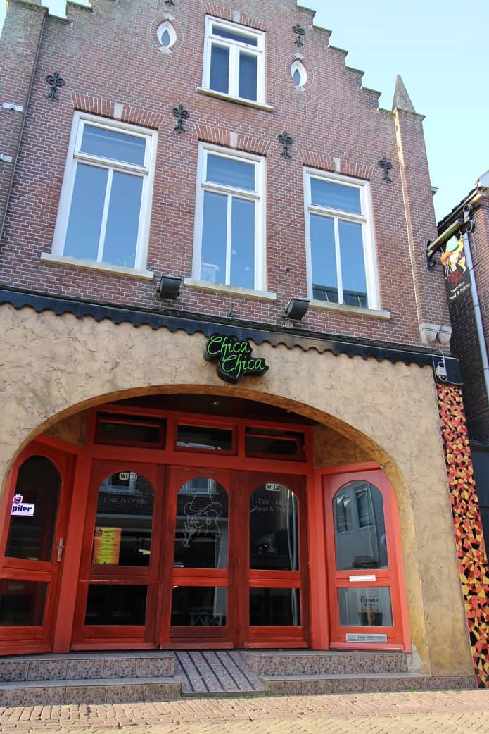 Horecaruimte met ruim appartement in Schagen