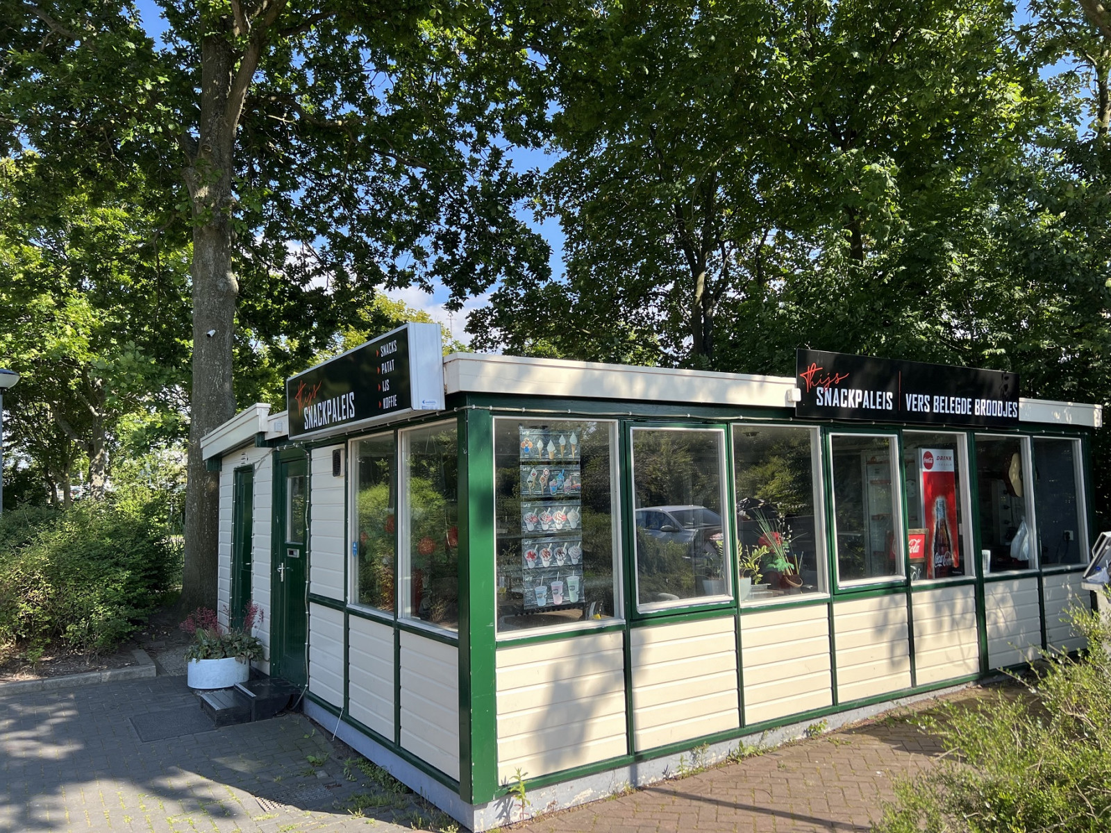 Cafetaria/- snackbar in Warmenhuizen