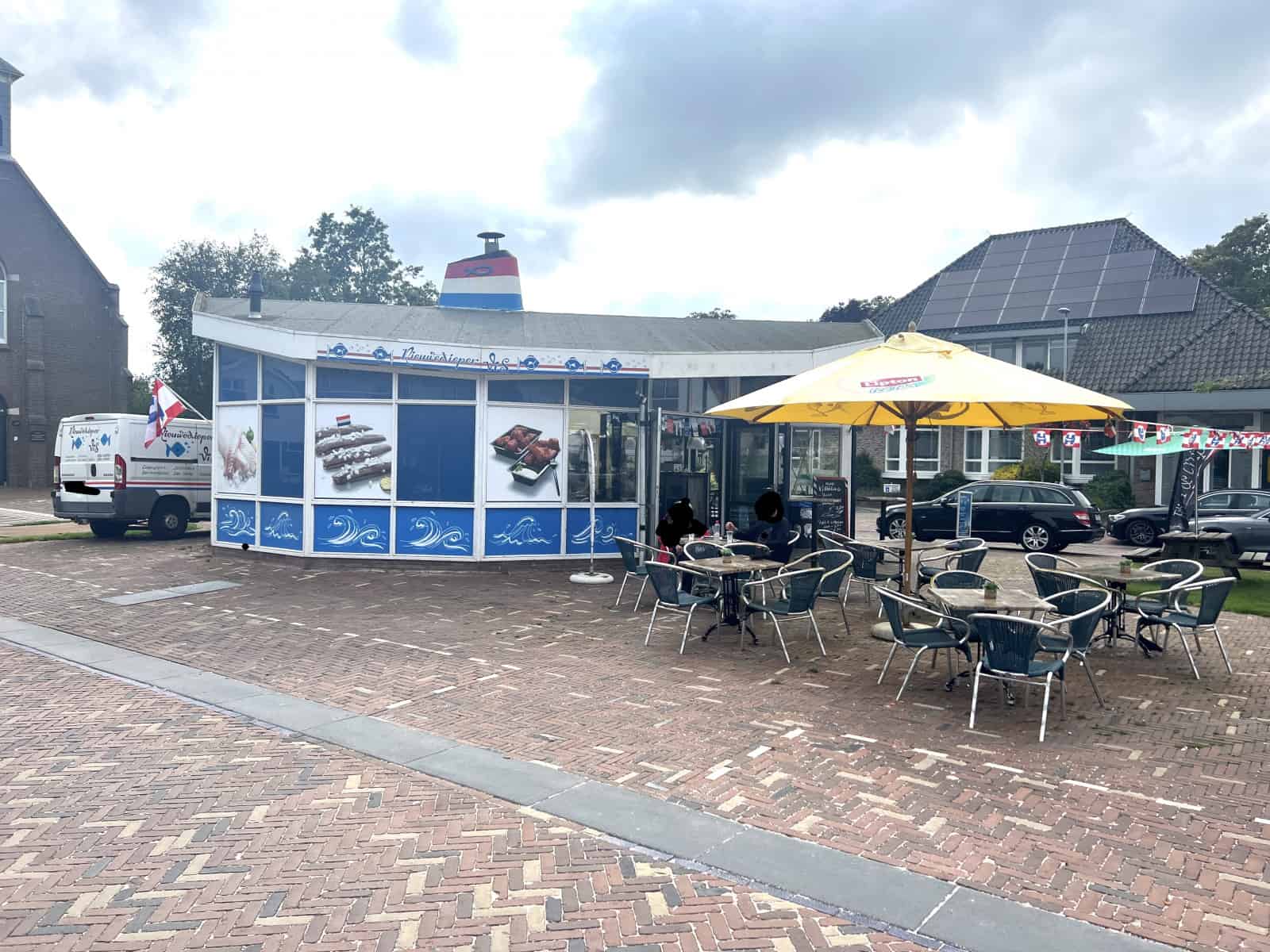 Viswinkel/kiosk met brede bestemming in Julianadorp