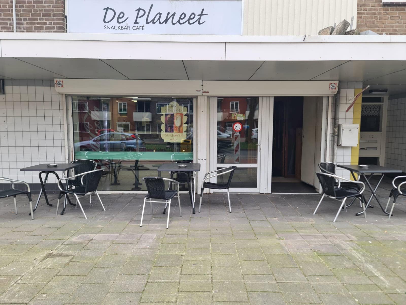 Snackbar en Café de Planeet in IJmuiden