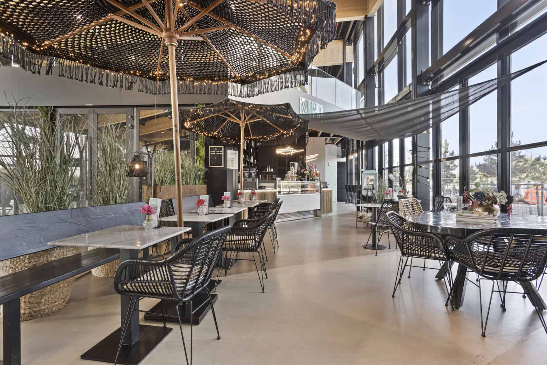 Prachtige ijssalon en barista café in Almere